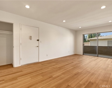 6140 Whitsett Avenue - Photo Thumbnail 4