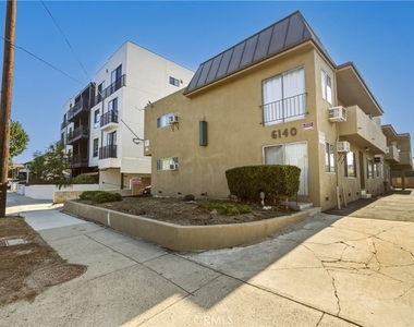 6140 Whitsett Avenue - Photo Thumbnail 12