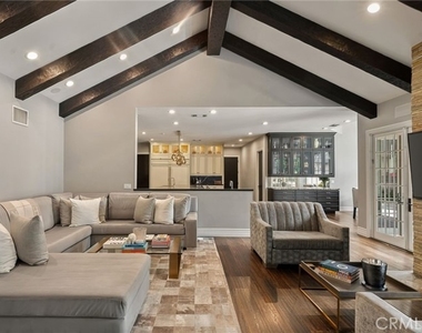 4816 Gloria Avenue - Photo Thumbnail 3
