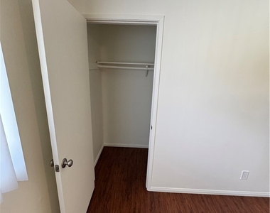 1164 Irving Avenue - Photo Thumbnail 24