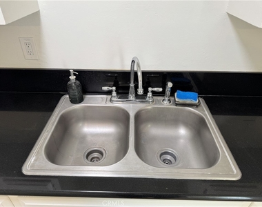 1164 Irving Avenue - Photo Thumbnail 7