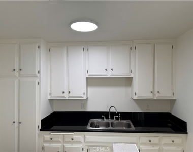1164 Irving Avenue - Photo Thumbnail 3