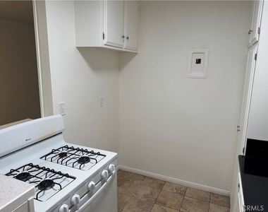 1164 Irving Avenue - Photo Thumbnail 8