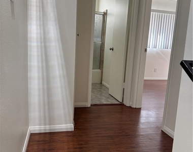 1164 Irving Avenue - Photo Thumbnail 12