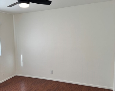 1164 Irving Avenue - Photo Thumbnail 14