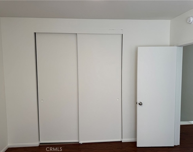 1164 Irving Avenue - Photo Thumbnail 16