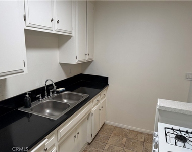 1164 Irving Avenue - Photo Thumbnail 5