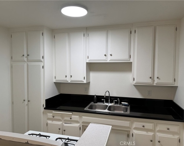 1164 Irving Avenue - Photo Thumbnail 4