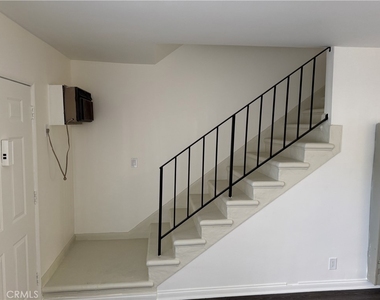 1164 Irving Avenue - Photo Thumbnail 9
