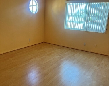 17570 Van Buren - Photo Thumbnail 3