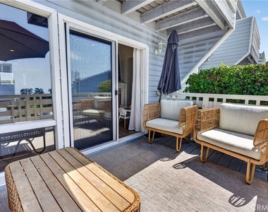 24601 Harbor View Drive - Photo Thumbnail 12