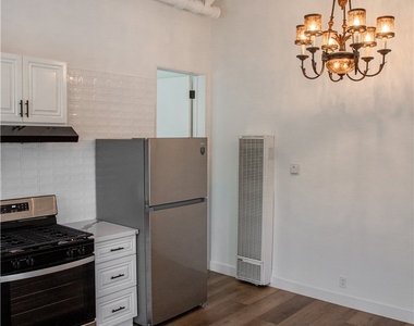 5908 Atlantic Avenue - Photo Thumbnail 3