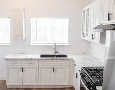 5908 Atlantic Avenue - Photo Thumbnail 2