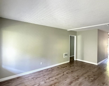 23732 Hillhurst - Photo Thumbnail 7