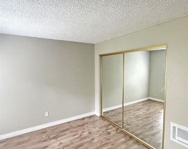 23732 Hillhurst - Photo Thumbnail 16