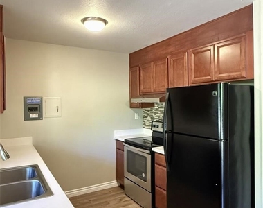 23732 Hillhurst - Photo Thumbnail 3