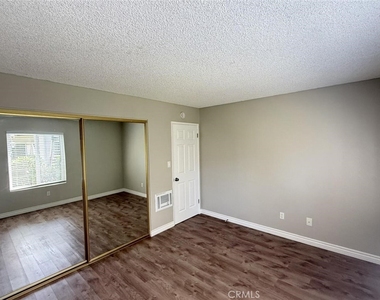 23732 Hillhurst - Photo Thumbnail 18