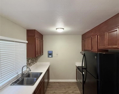 23732 Hillhurst - Photo Thumbnail 5