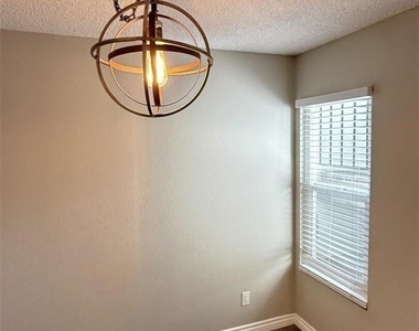 23732 Hillhurst - Photo Thumbnail 15