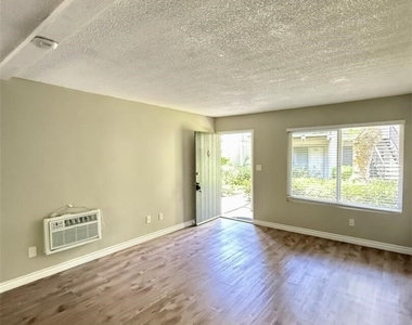 23732 Hillhurst - Photo Thumbnail 10