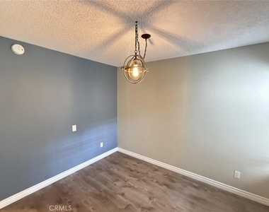 23732 Hillhurst - Photo Thumbnail 14