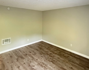 23732 Hillhurst - Photo Thumbnail 23