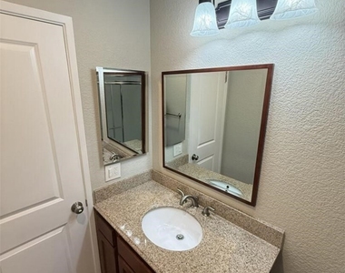23732 Hillhurst - Photo Thumbnail 22