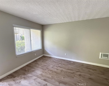 23732 Hillhurst - Photo Thumbnail 9