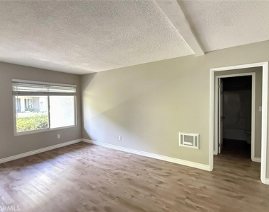 23732 Hillhurst - Photo Thumbnail 12