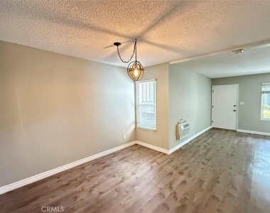 23732 Hillhurst - Photo Thumbnail 13