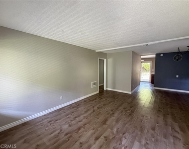 23732 Hillhurst - Photo Thumbnail 8