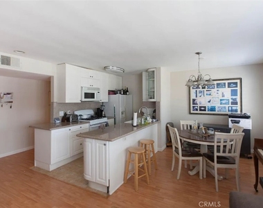 2121 Beloit Avenue - Photo Thumbnail 5