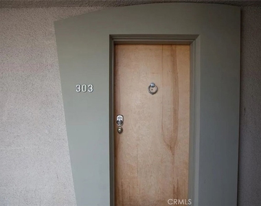 2121 Beloit Avenue - Photo Thumbnail 2
