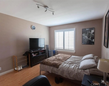 2121 Beloit Avenue - Photo Thumbnail 7