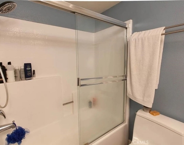 2121 Beloit Avenue - Photo Thumbnail 8
