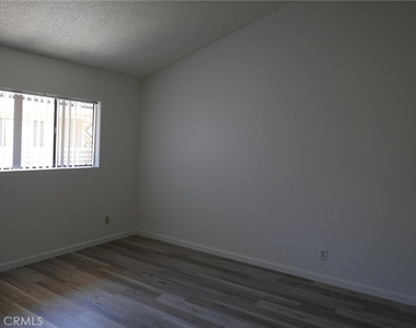 16795 Roosevelt - Photo Thumbnail 13