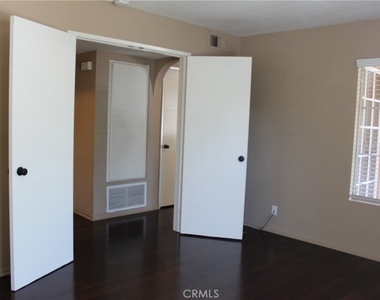 24341 Conejo - Photo Thumbnail 14