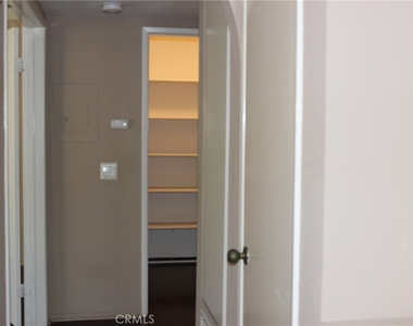 24341 Conejo - Photo Thumbnail 13