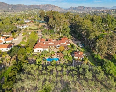 6870 La Valle Plateada - Photo Thumbnail 39