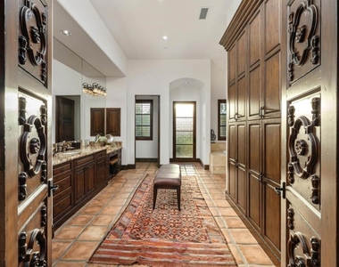 6870 La Valle Plateada - Photo Thumbnail 20