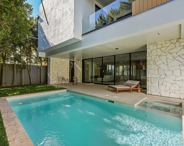 824 N Curson Avenue - Photo Thumbnail 9