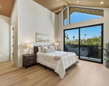 824 N Curson Avenue - Photo Thumbnail 29