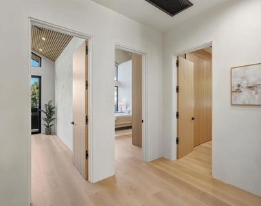 824 N Curson Avenue - Photo Thumbnail 28