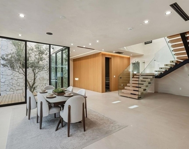 824 N Curson Avenue - Photo Thumbnail 15