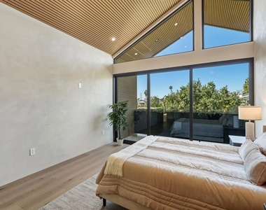 824 N Curson Avenue - Photo Thumbnail 34