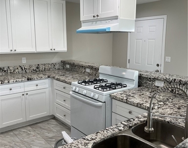16550 Olive Street - Photo Thumbnail 4