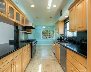 6250 Altura Avenue - Photo Thumbnail 5