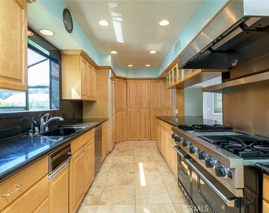 6250 Altura Avenue - Photo Thumbnail 6