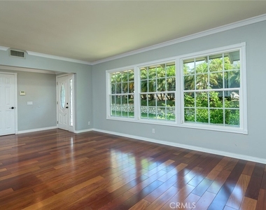 6250 Altura Avenue - Photo Thumbnail 2