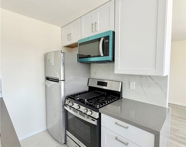 3250 Andrita Street - Photo Thumbnail 5